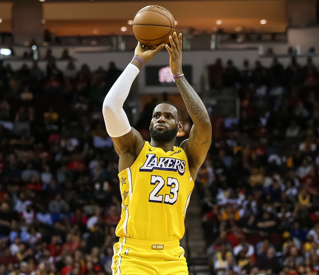 篮球比赛一般人能得多少分（单场拿60分有多难？NBA共32名球员完成，现役12人，1人拿到了32次）