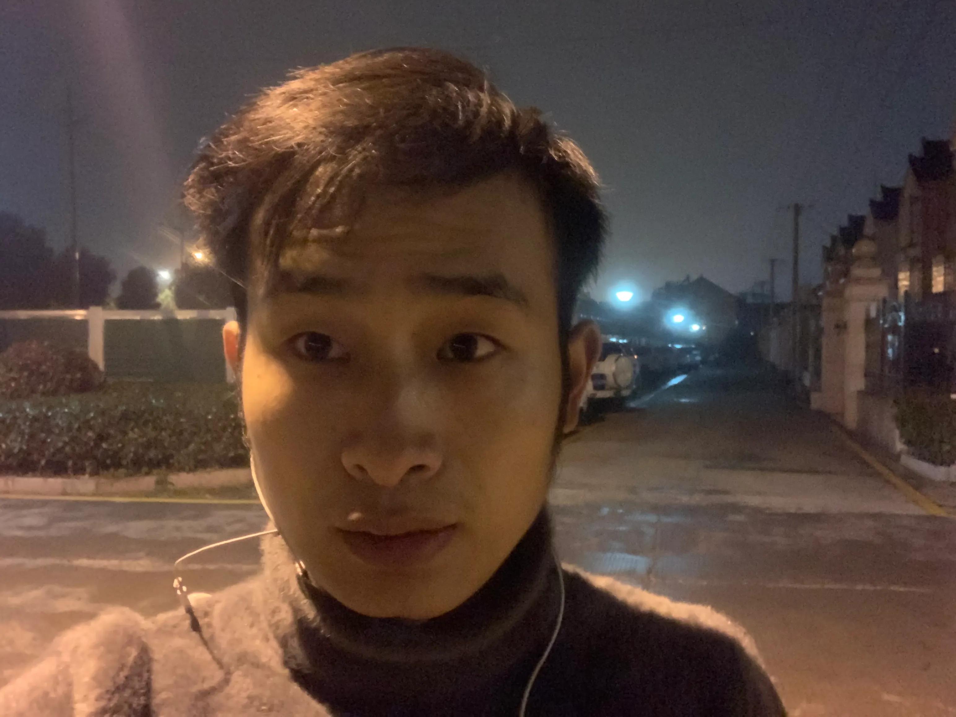 每当下雨的时候，我都喜欢在雨中漫步，你喜欢吗？