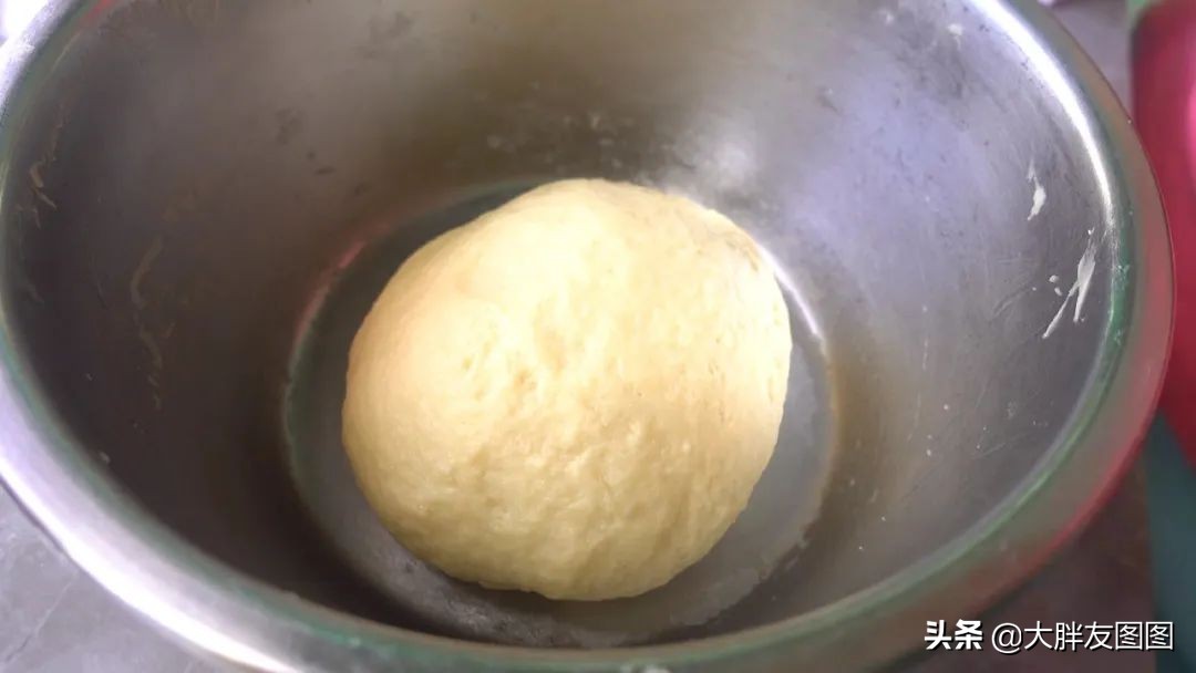 用花生油就能做的中式面包卷，只用普通面粉，层层起酥特别香