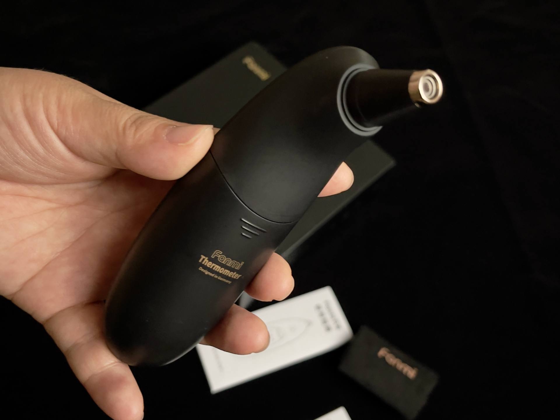 凡米鼓膜耳温枪测评：德国高灵敏传感器+鼓膜识别技术，精准测温