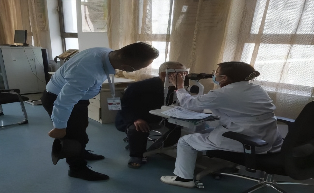 “关爱特殊家庭 情暖夕阳健康”体检活动