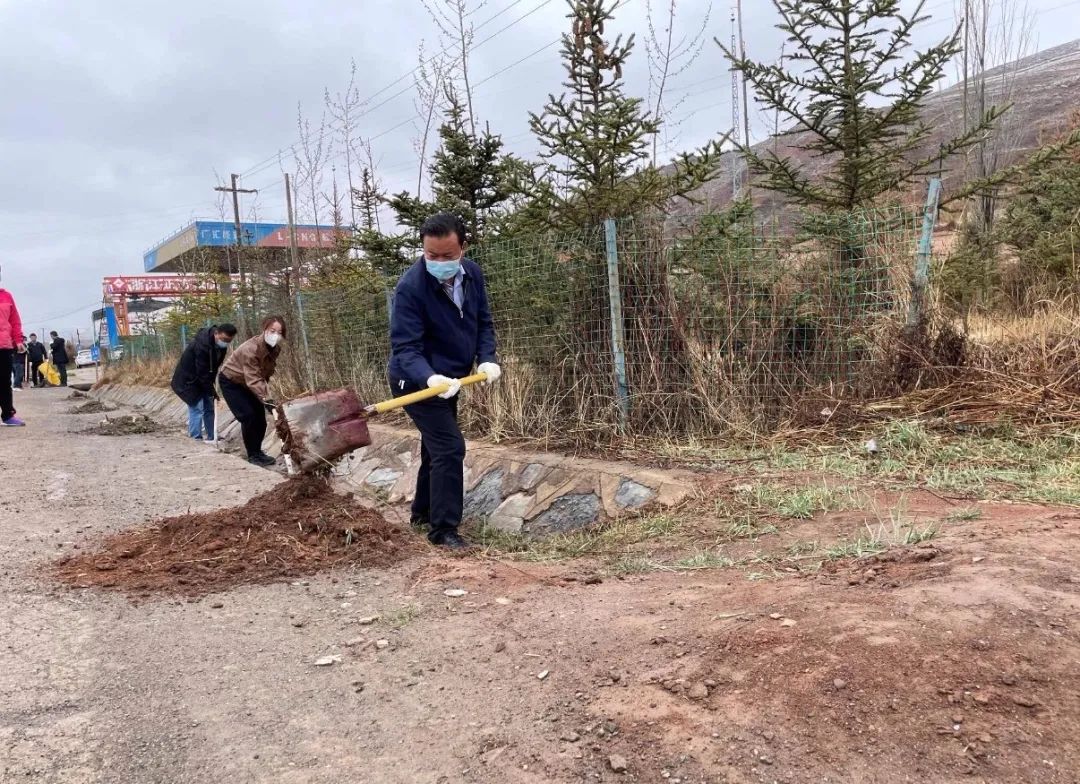 生态筑梦，绿色先行——临潭县开展山水林田湖草沙系统治理和公路沿线环境整治活动