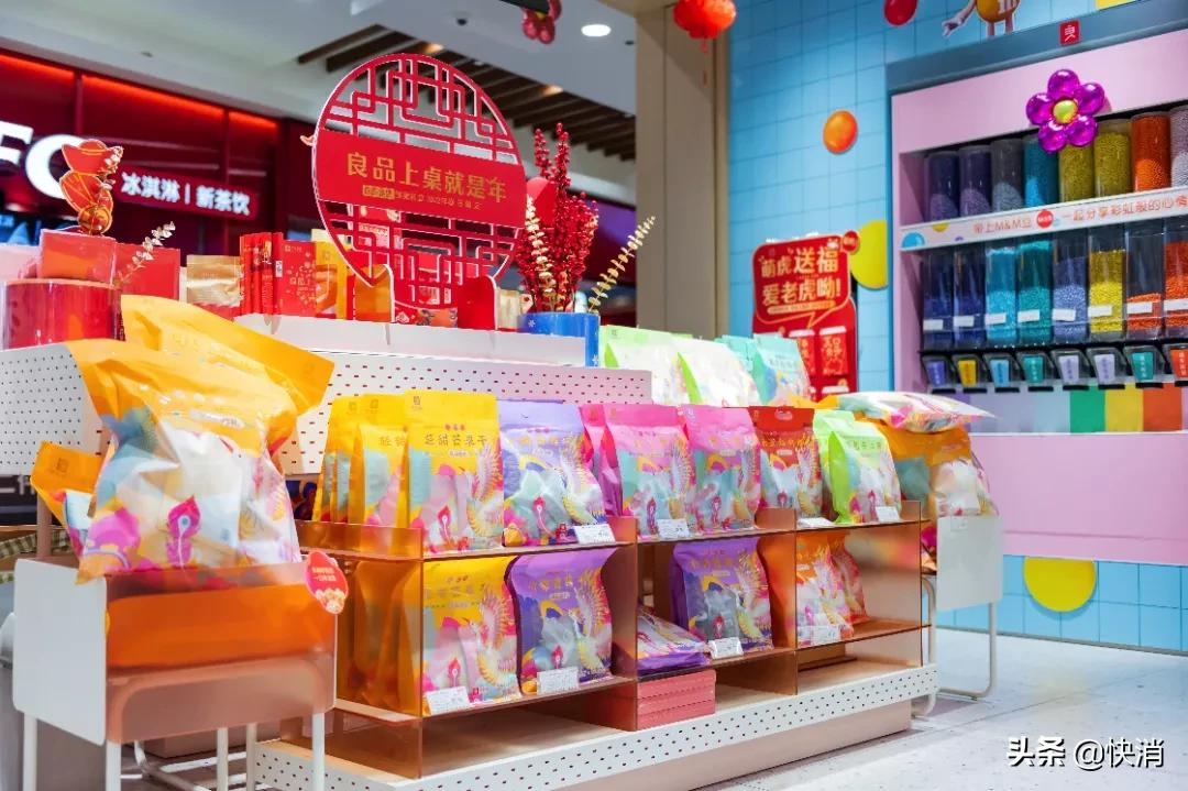 与乐高、安踏“肩并肩”,良品铺子成为这个年货节的零食代表企业