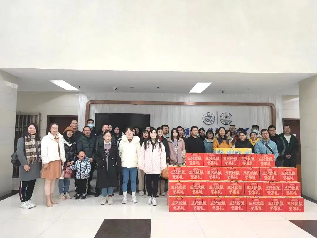 暖心从不缺席，寒假里的重大校园温暖如春