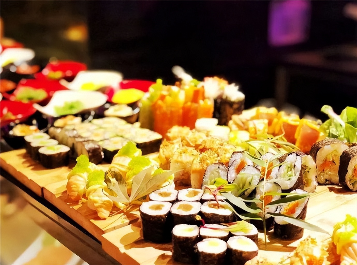 吃自助餐真能吃回本吗?老板告诉你:有多少来多少,越多越好