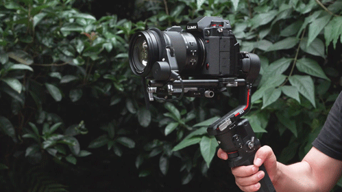 大疆RS 3稳定器测评：自动轴锁、蓝牙操控