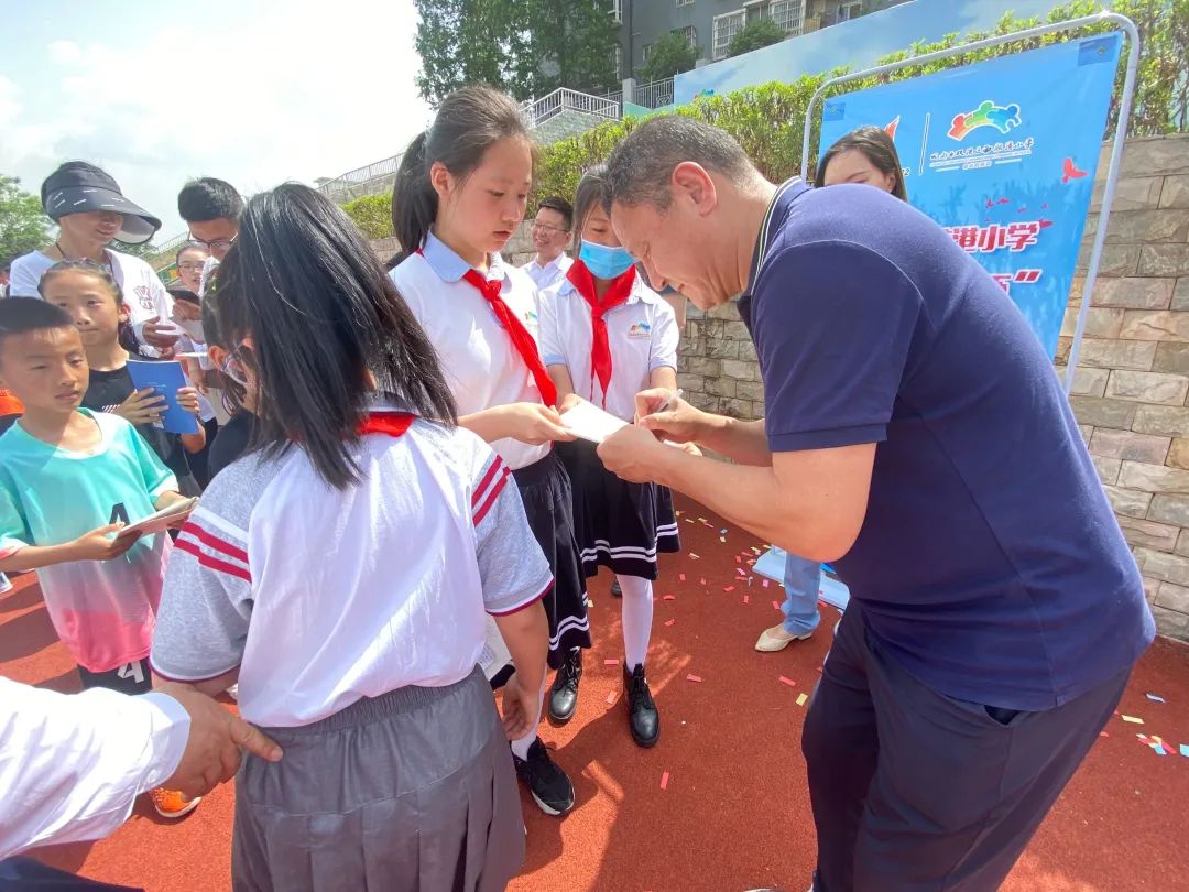 双流区西航港小学首届“星港杯”校园足球联赛开幕式成功举办