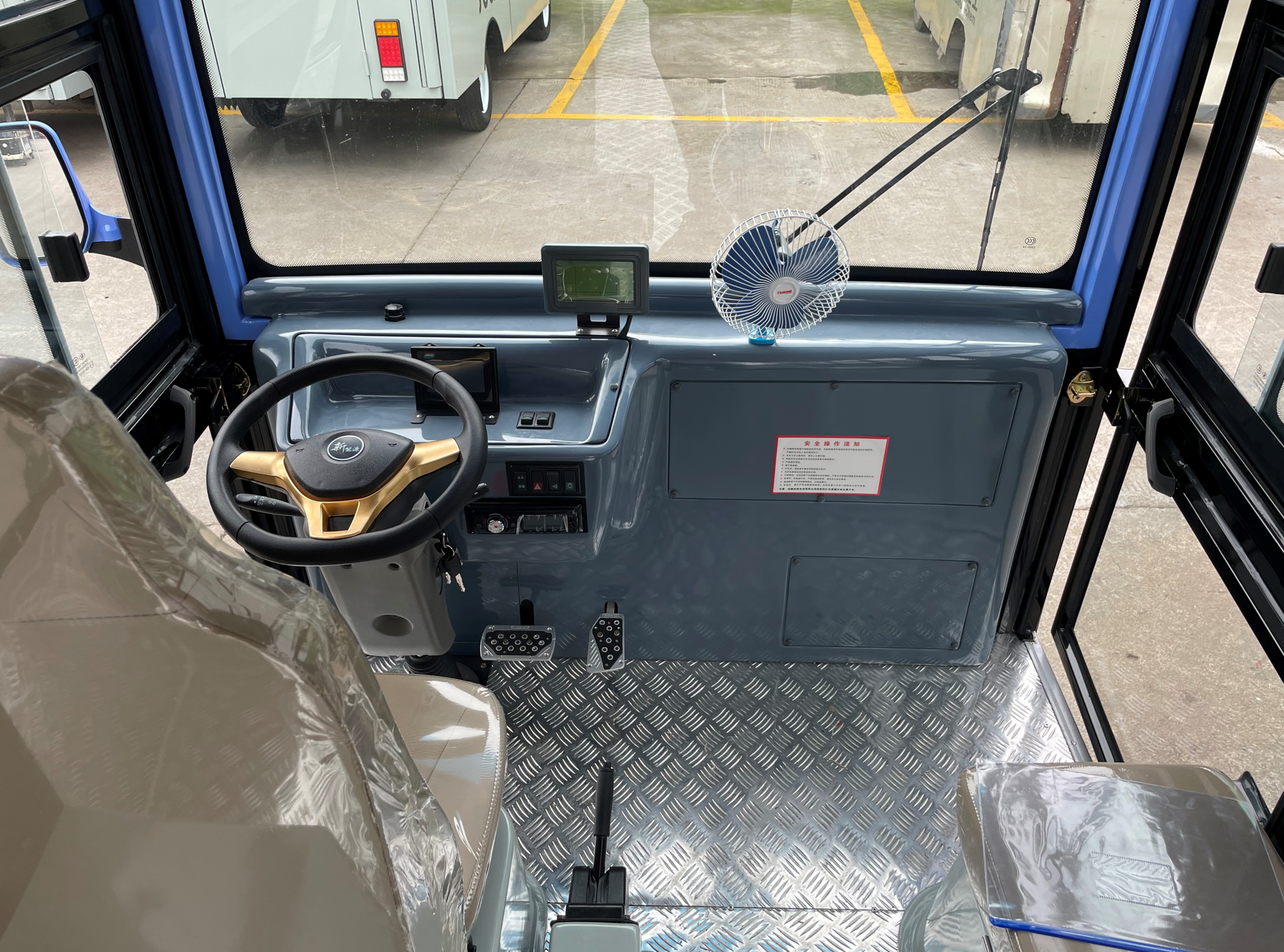 电动运货车、电动送餐车，高颜值新能源特种车，靓丽上岗啦
