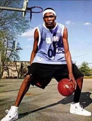 nba球員為什么不把發帶戴正（不戴發帶的球星，突然換成了發帶造型會怎樣？杜蘭特像鐵憨憨）