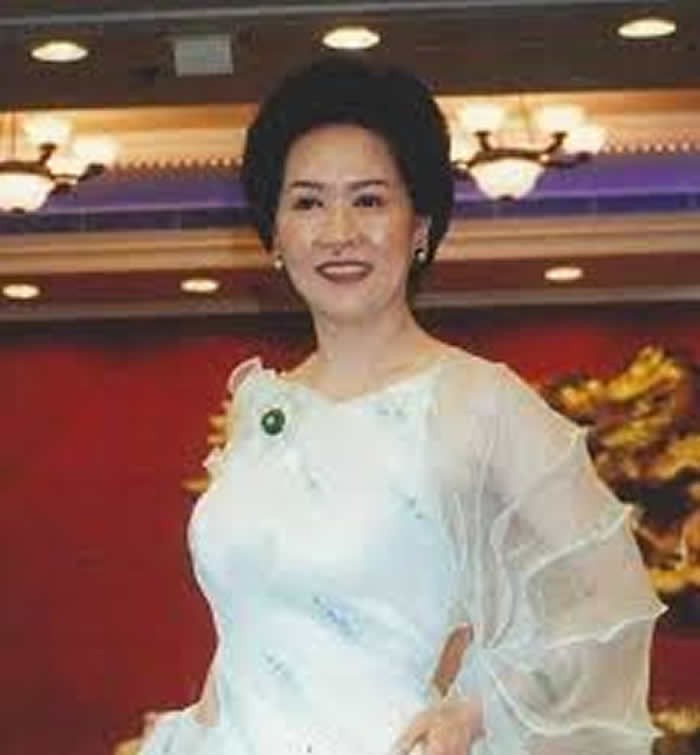 洪金梅：为嫁豪门，她穿了30年塑身衣，丈夫死后却只给她一块钱