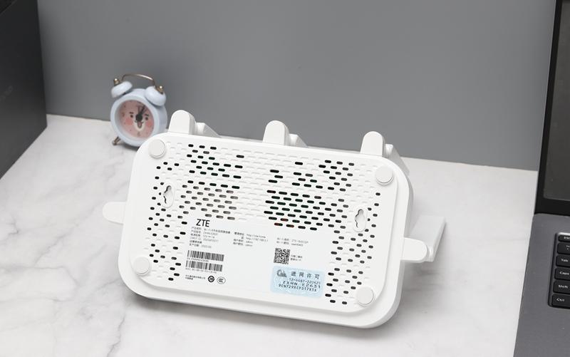 中兴AX3000巡天版路由器：自研 "Buff"，真千兆网口，信号真的强