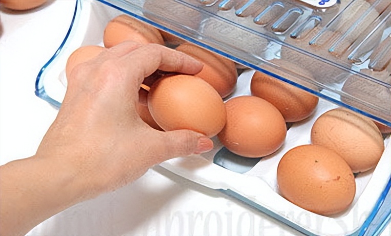 鸡蛋放冰箱三个月了还能吃吗（鸡蛋放冰箱可以保存多久）