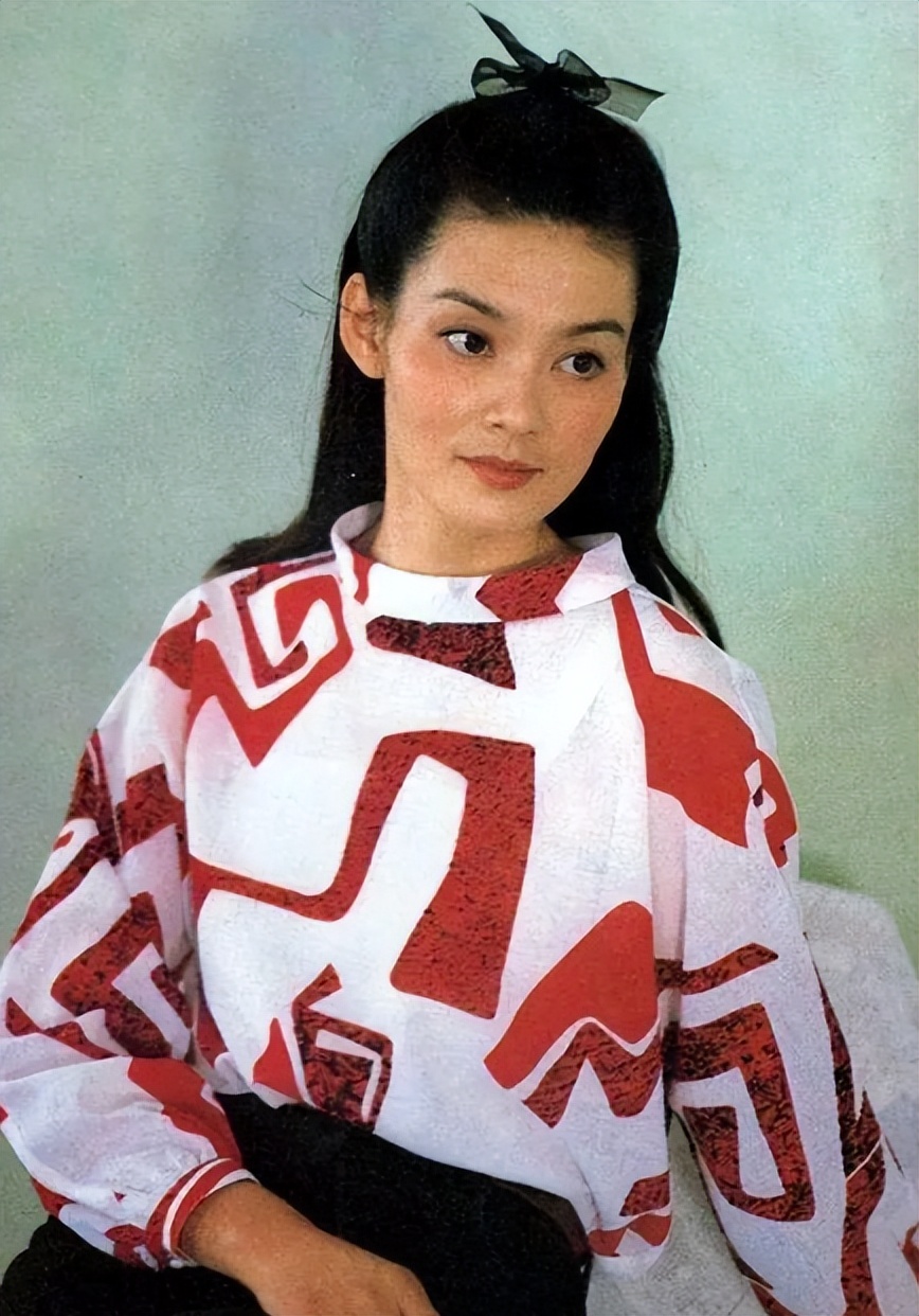 "国家一级演员"潘虹:为事业结束8年婚姻,至今无儿无女成遗憾