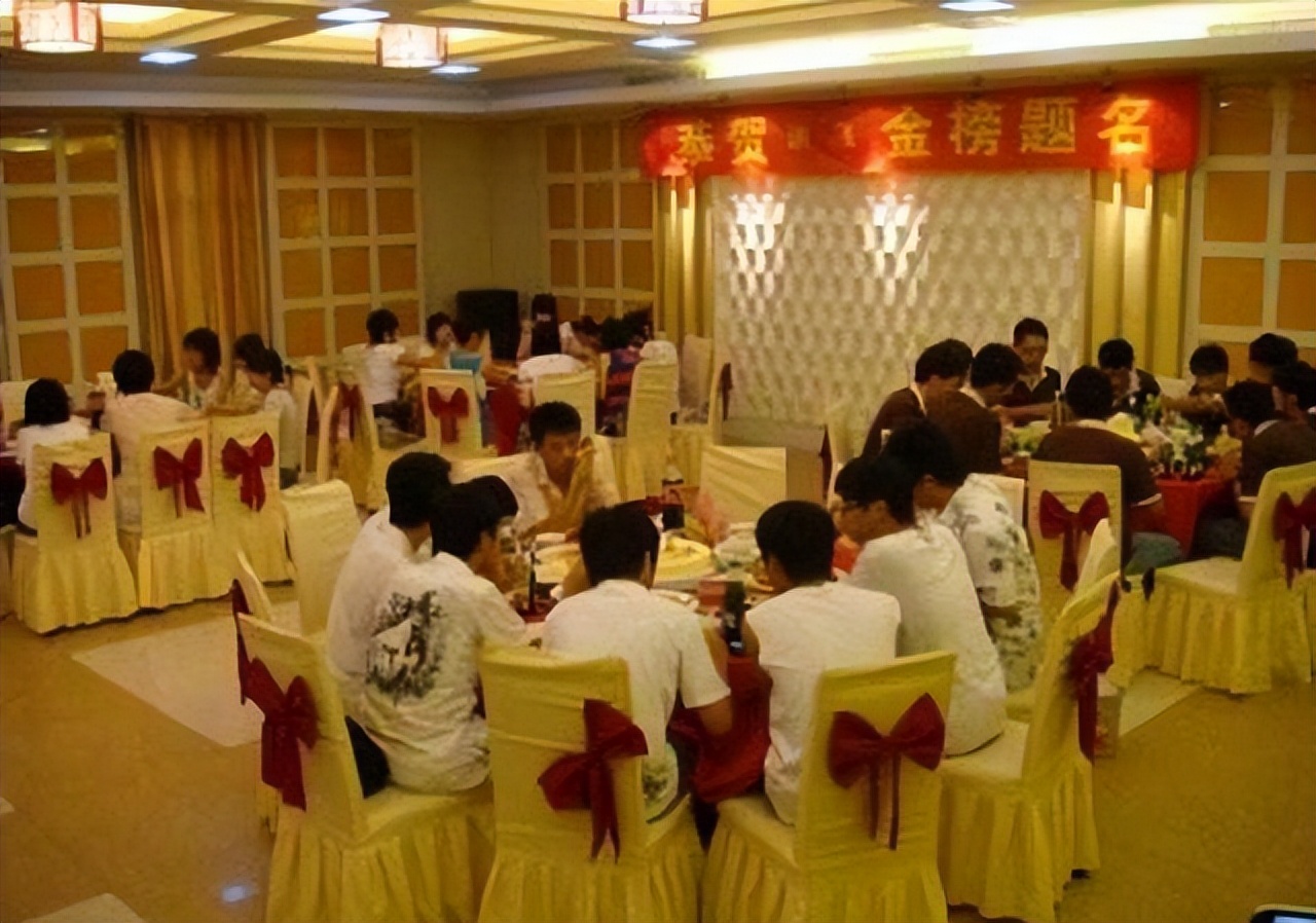 吉林一考生，476分办升学宴，发言走红网络，只是苦了亲戚