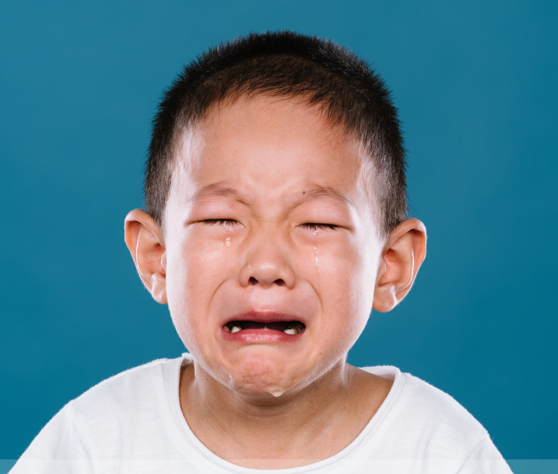 3岁儿子吃馒头卡喉，妈妈的“两个果断”救了娃，医生称赞做得对