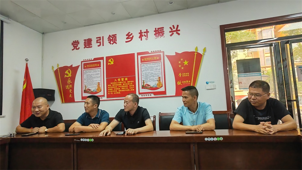 梅楚安参加优秀村发展交流