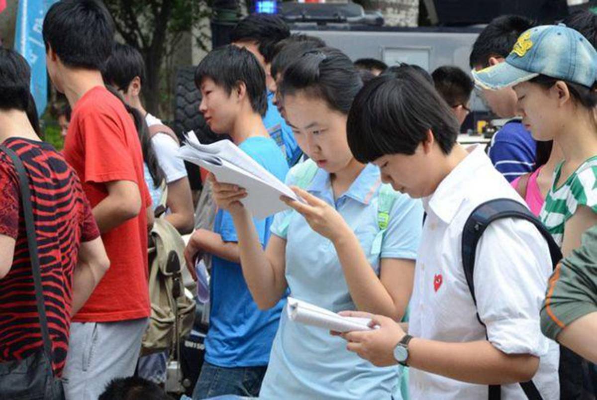 高考穿什么吉利_高考穿什么颜色衣服吉利_高考穿啥吉利