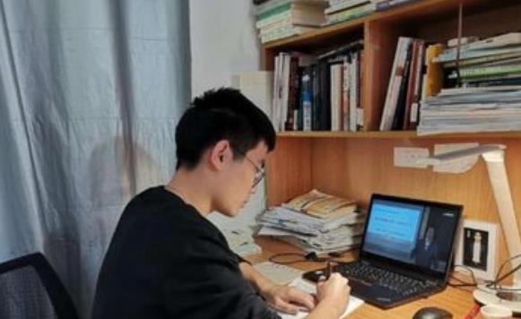 当代大学生封校日常，玩得不亦乐乎，网友：“秀儿”是你吗？