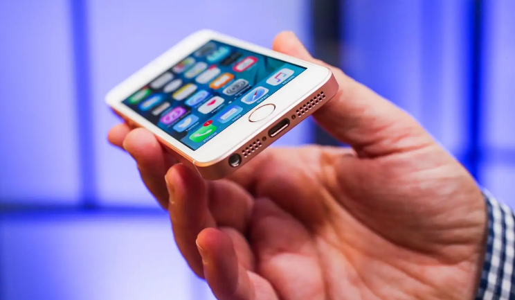 苹果沦为百元机，冲上热搜！库克这次诚意十足