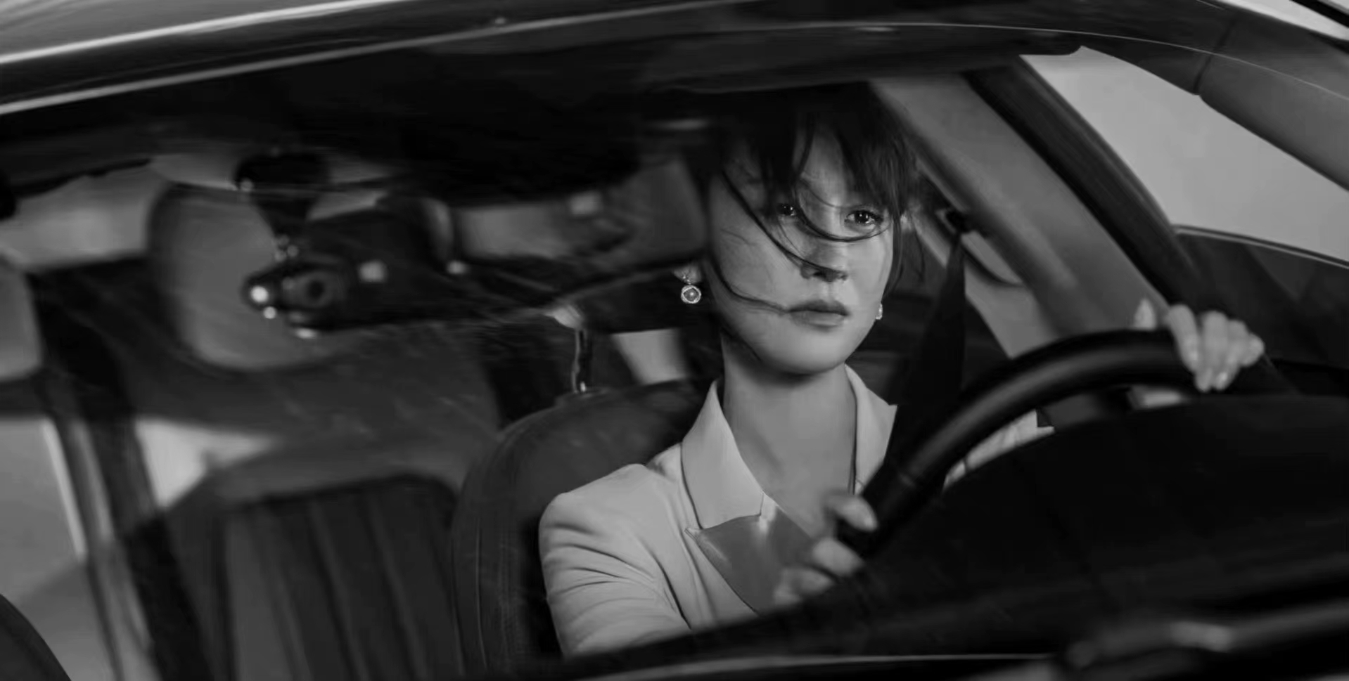 《庭外》：同样演反派，万茜、练练角色对比，差异很明显