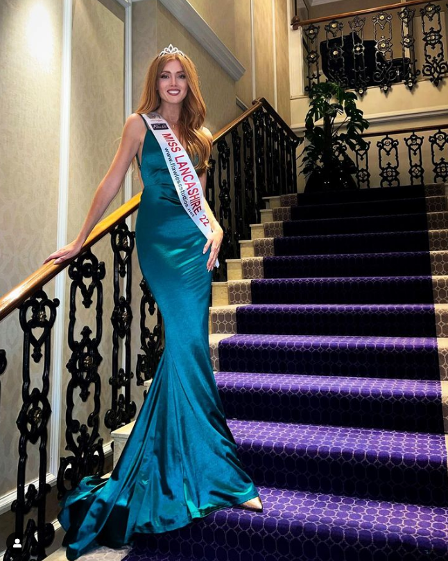 英国模特大赛(26岁模特夺"英国小姐"选美冠军!