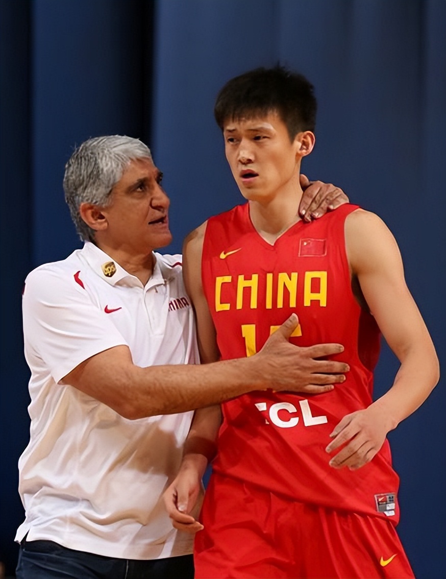 历届亚运会男篮名单(历届中国男篮队长都是谁？姚明当过吗，那王治郅和易建联呢？)