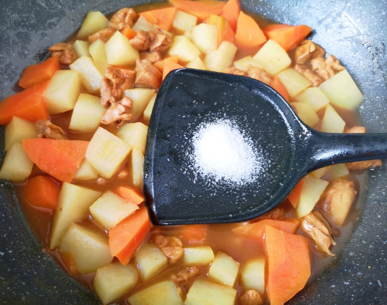 好吃到舔盘咖喱土豆鸡块，上桌分分钟光盘，鲜美多汁，简单快手