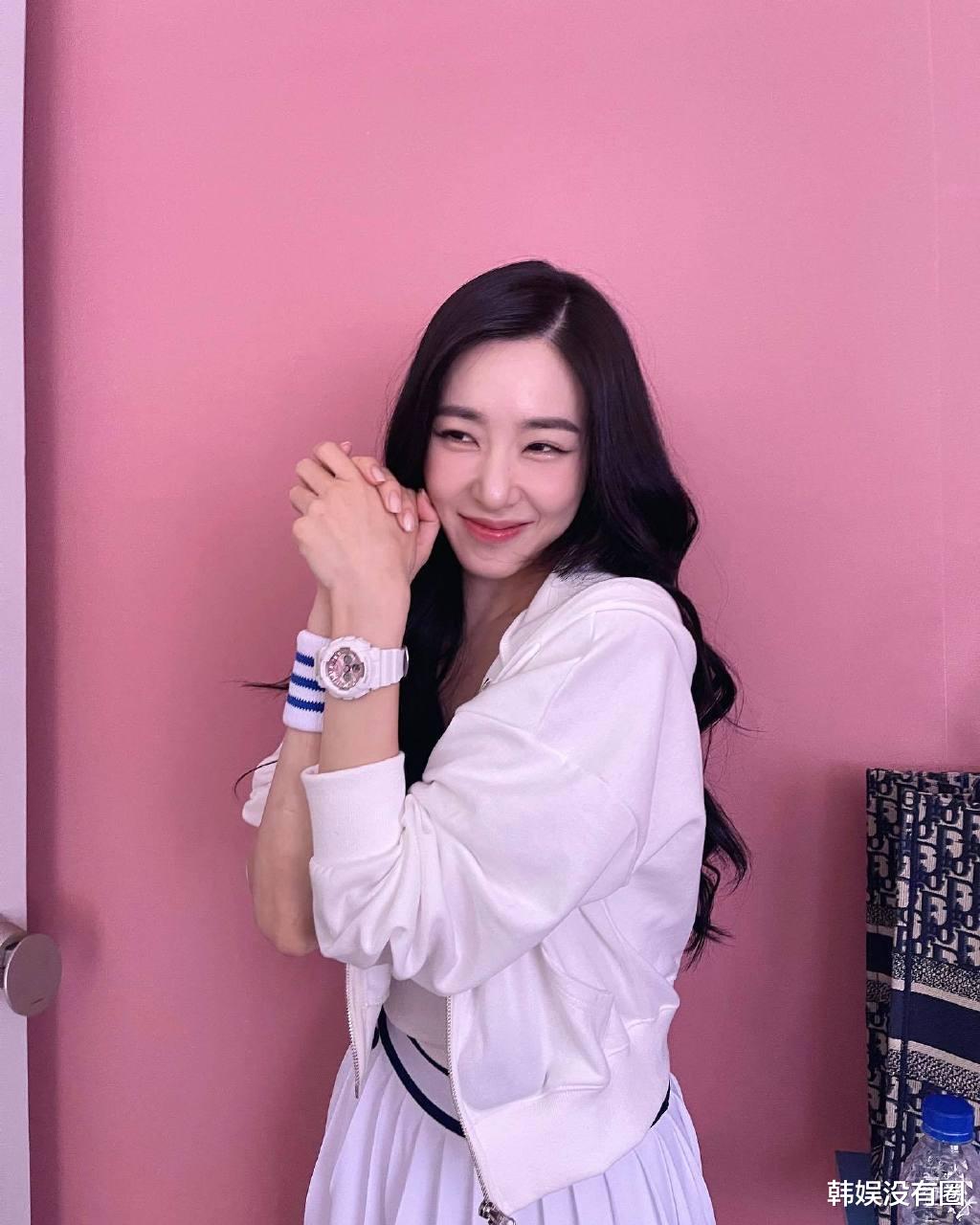 梦回2007?少女时代tiffany黄美英重现"出道造型",美貌依旧