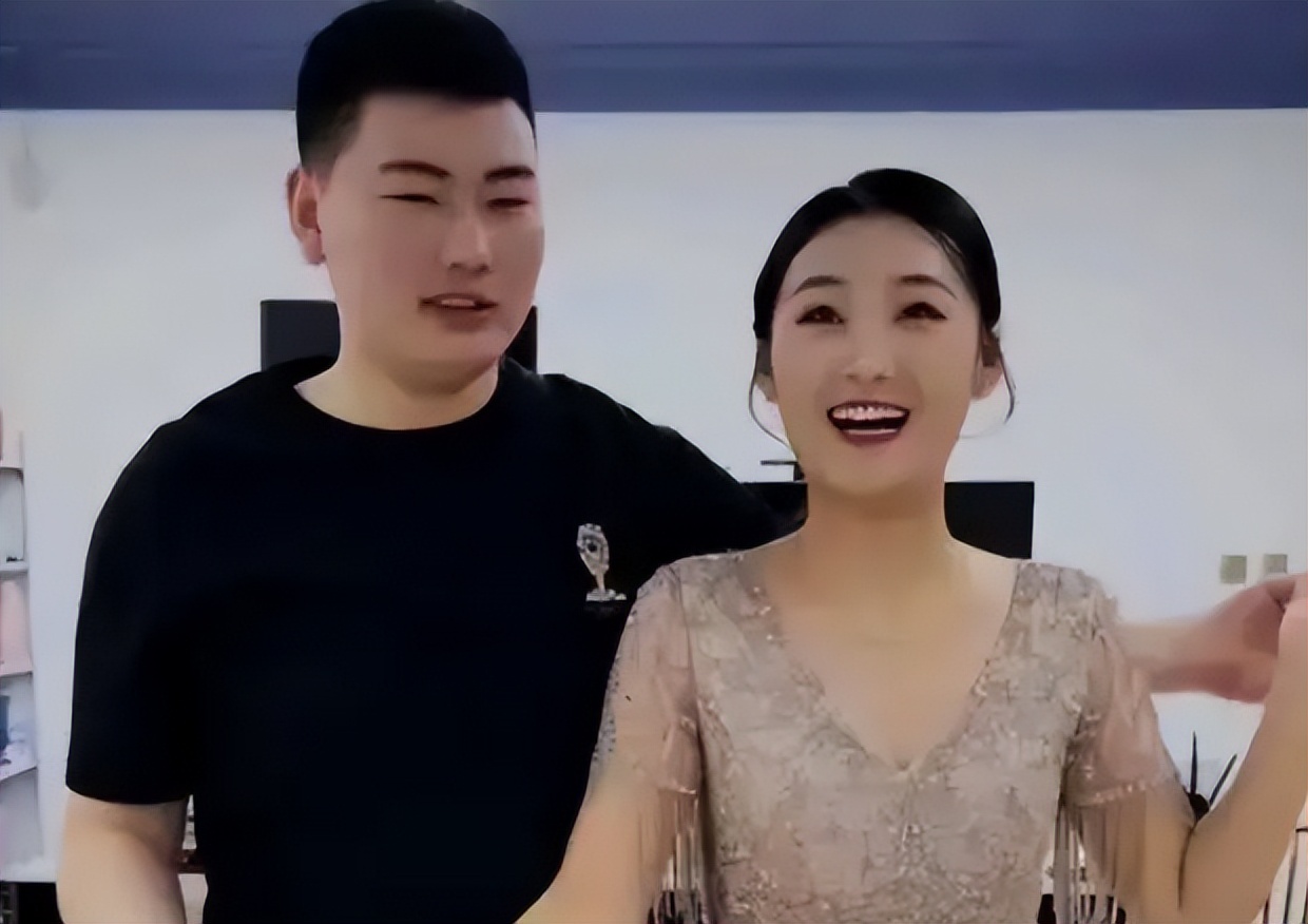 ��Сΰ���3�����ֶ��飡Ů�������Ժ����Ƴ����У��Ѻ����¸��