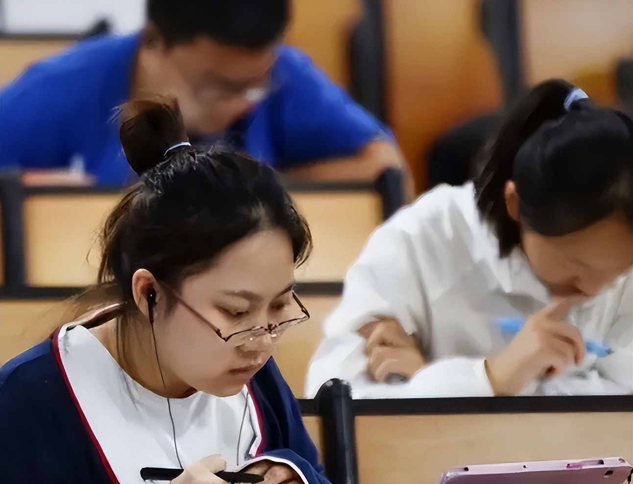 大学生压力来源（为啥毕业生就业愈发艰难）