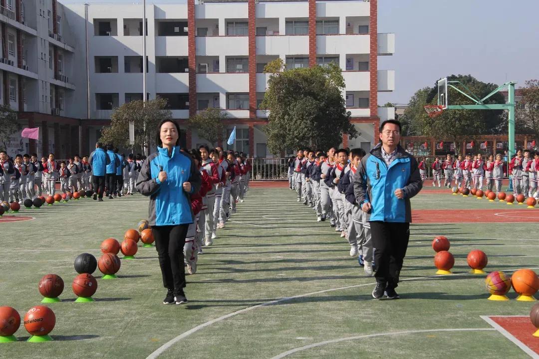 我的篮球梦想(小篮球大梦想，逐梦者最青春)