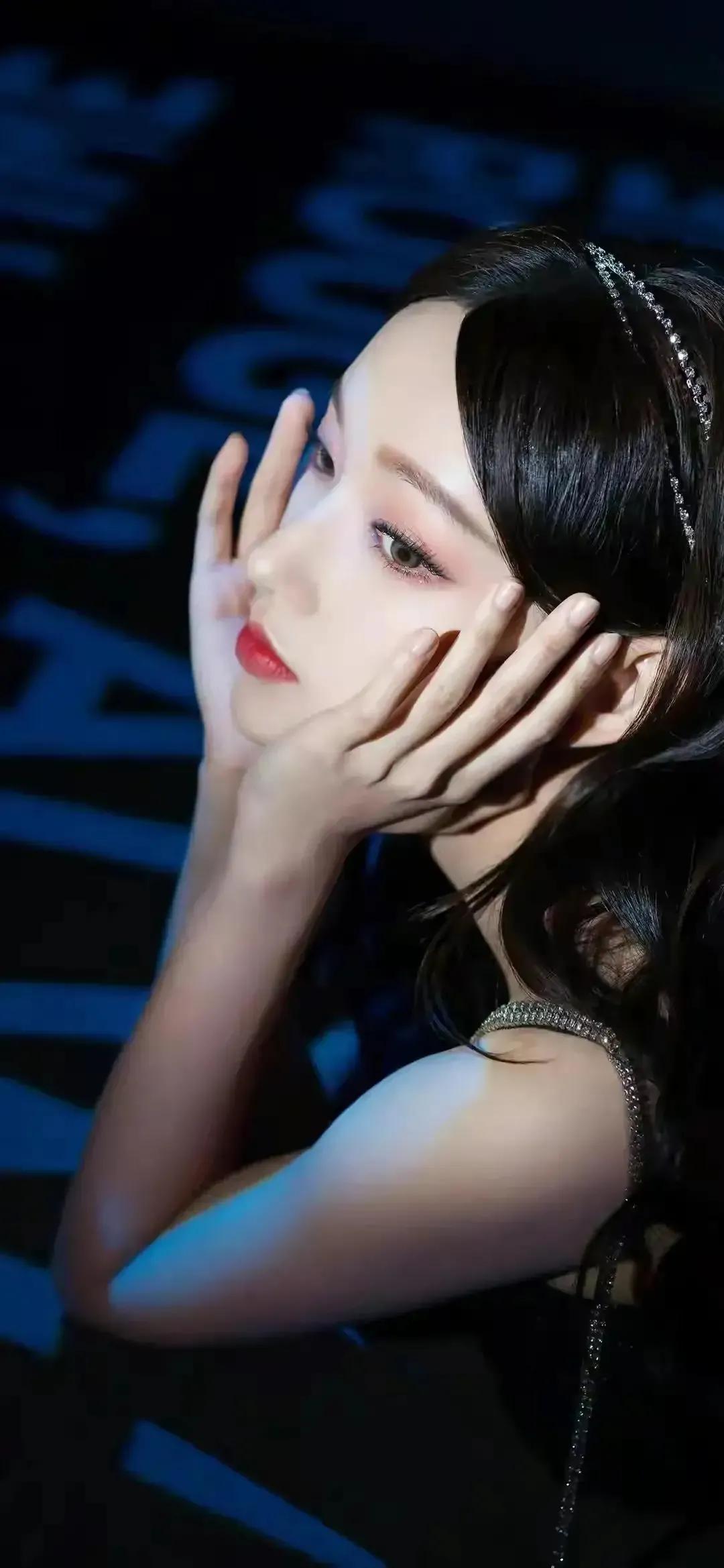 程潇的眉毛和眼影，画的特别好看，和她人一样的漂亮