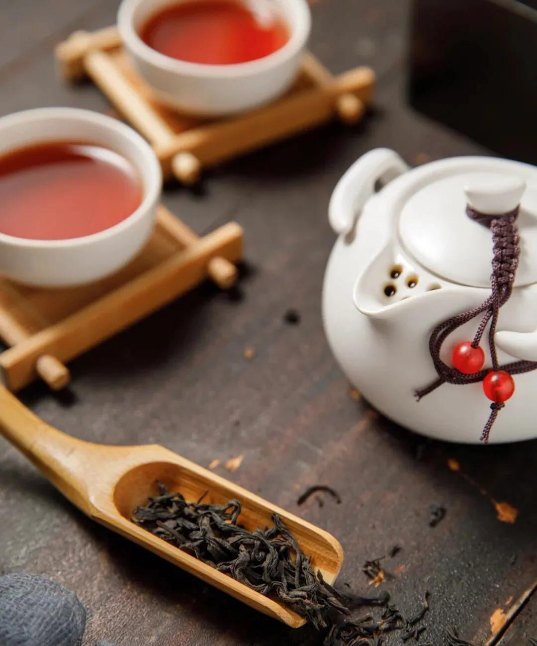 有关茶的古诗有哪些(有关茶的古诗有哪些 )