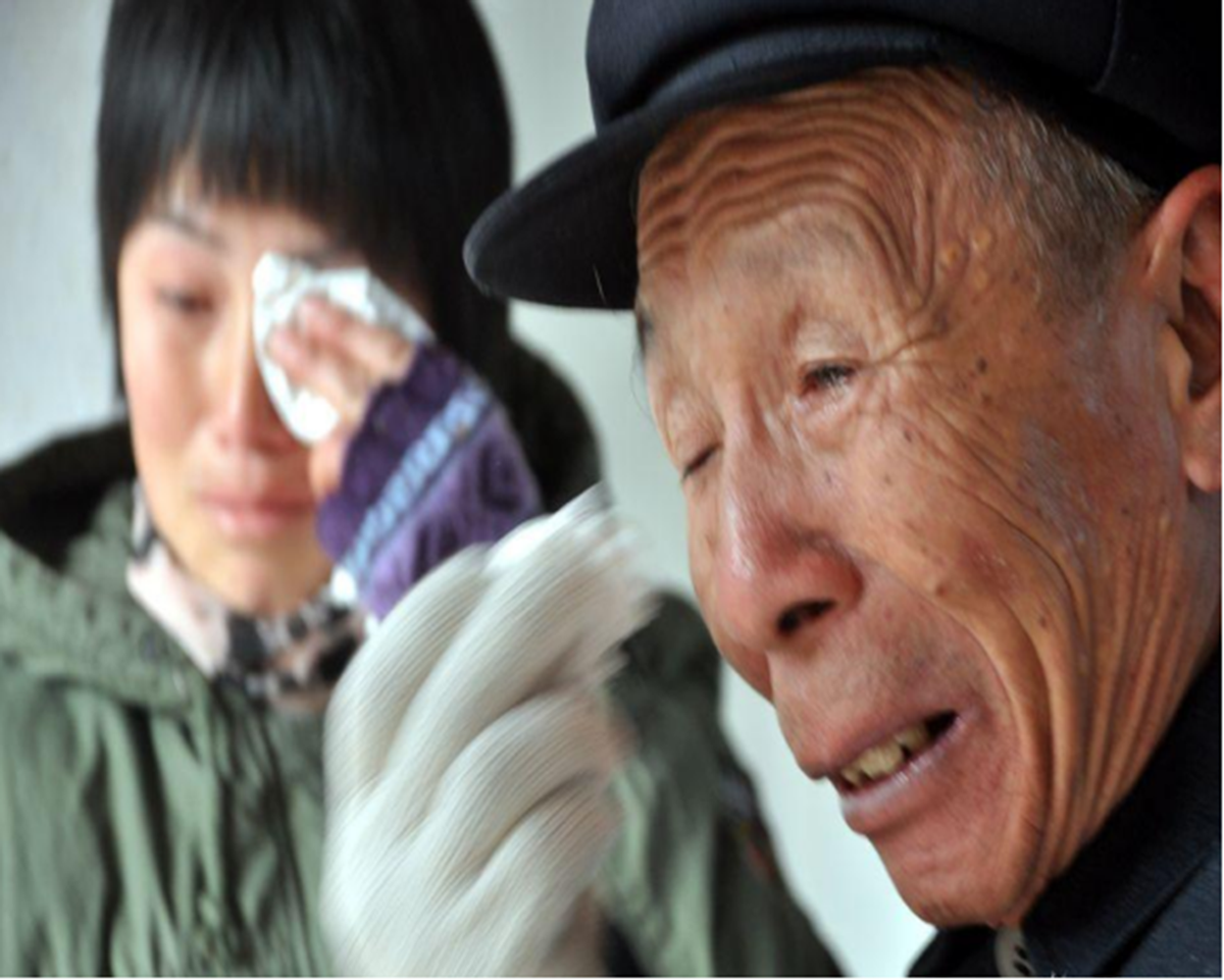 1992年山西工人捡到亮晶晶圆柱，一家三口离奇死亡，141人受伤害