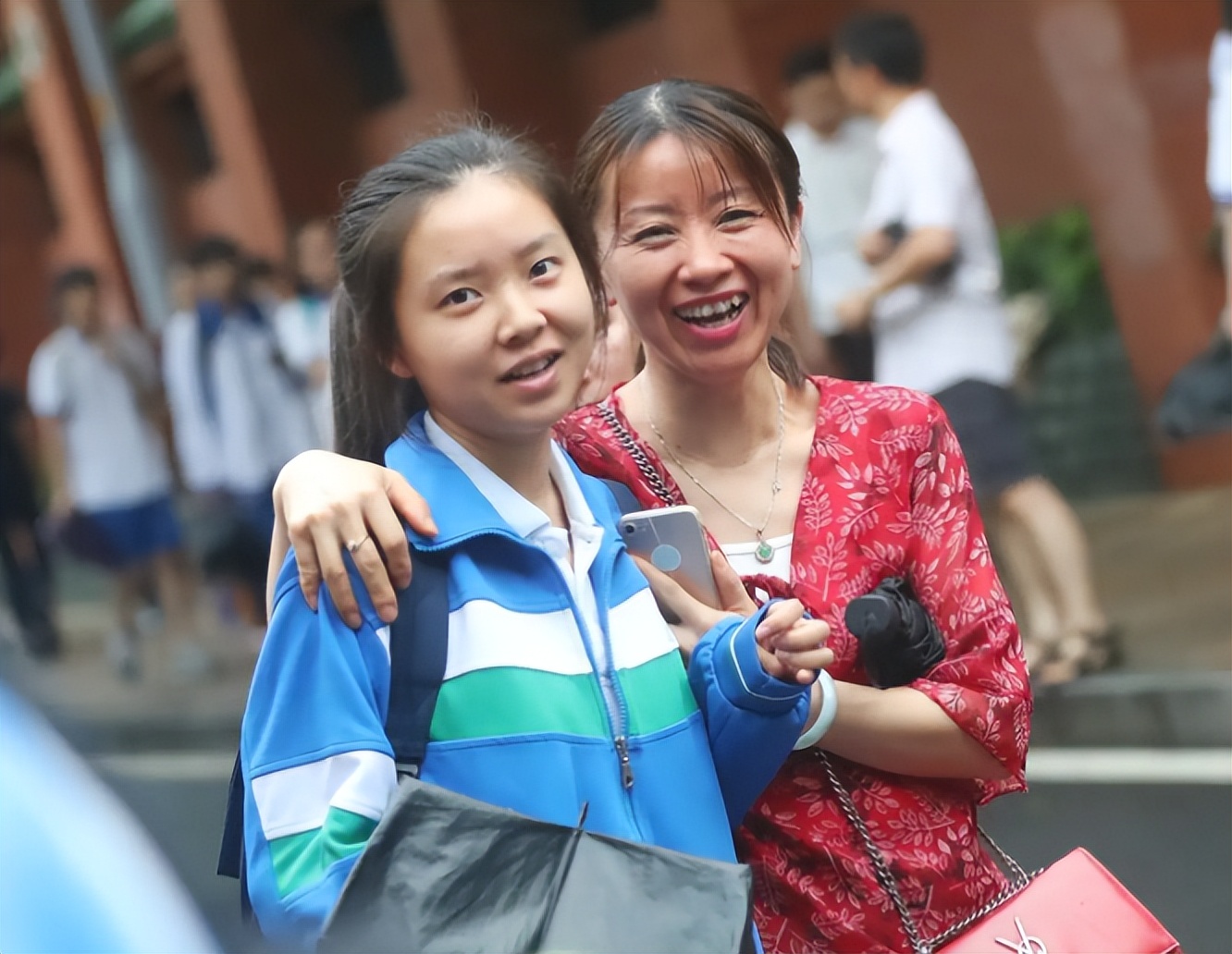 “为了你的前途我忍了”，高三家长能有多卑微？说多了都是眼泪