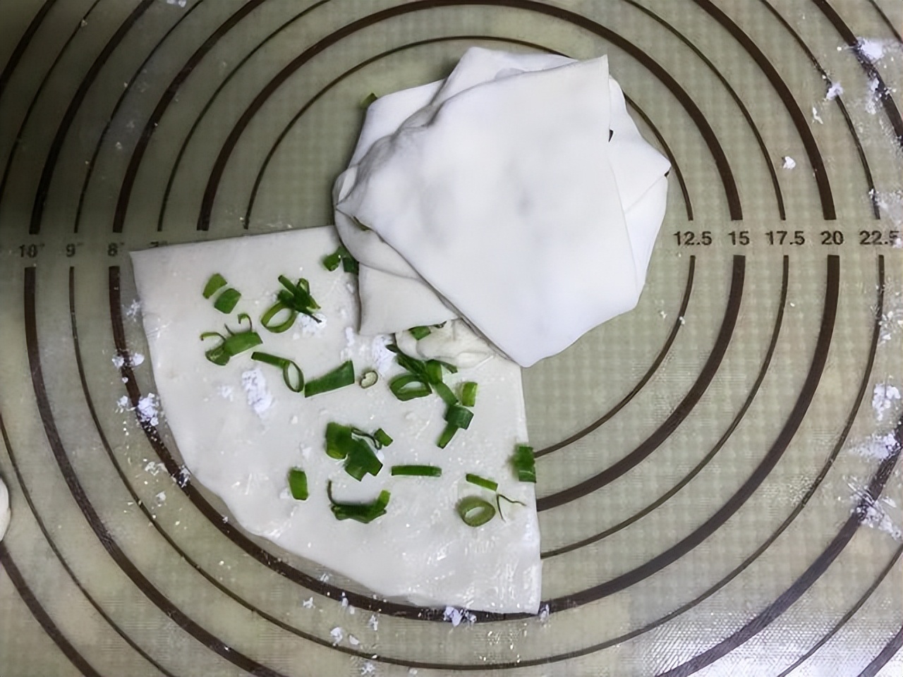 图片[11]-【葱花饼】做法步骤图  酥香层又多 凉了也不硬-起舞食谱网