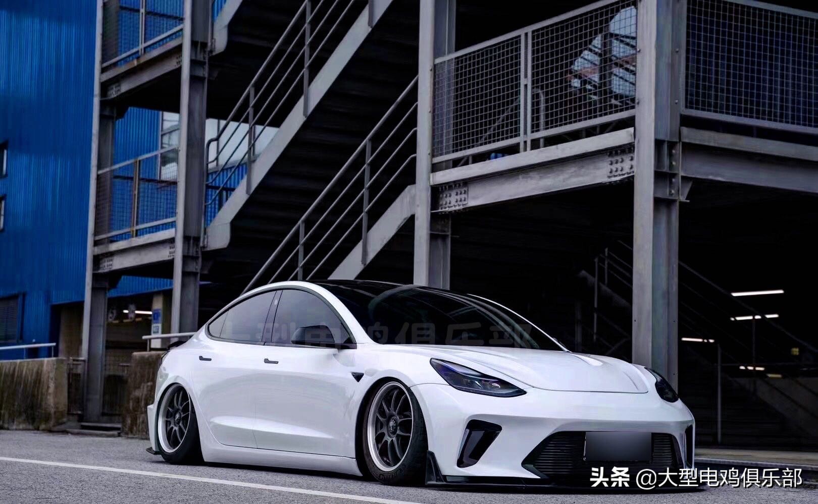 白色特斯拉model 3改装宽体套件