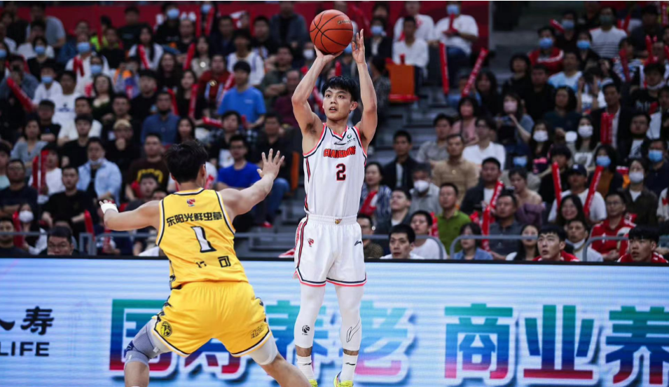 cba裁判水平为什么那么差（是裁判水平不够，还是故意偏袒广东队，任骏飞的这个动作可以说说）