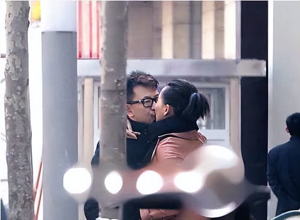 黄海波和莫小奇：相恋半年没真爱，分手后一个被抓，一个成神婆