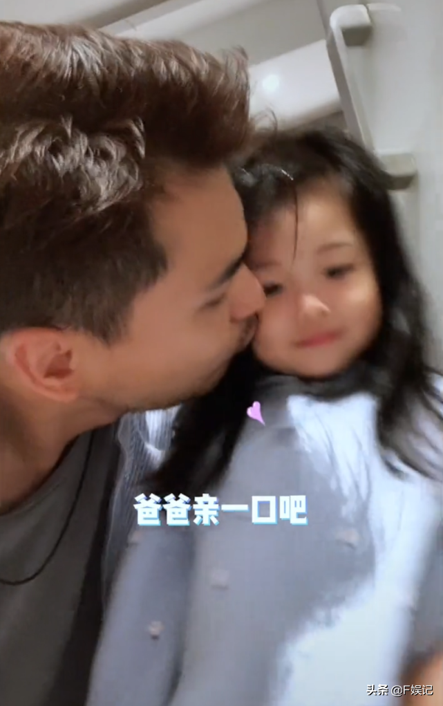 TVB视帝陈展鹏一家三口轮流手洗衣服 女儿孝顺父母愿意手洗衣服