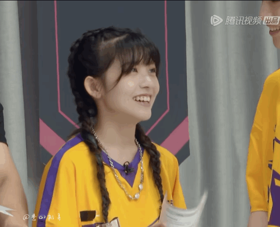 恋与偶像第二季在线观看(不是恋综也有cp磕？笨蛋美女和年下奶狗，尹浩宇孟子义甜疯了？)