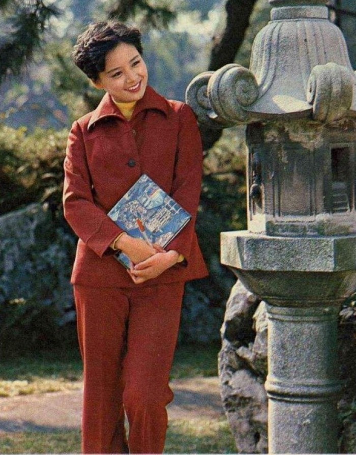 "弃夫出国",单身29年无子女,凭《庐山恋》爆红的张瑜近况如何