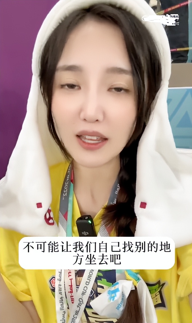 阿根廷世界杯球迷入座图片（歧视？阿根廷球迷欺负中国人，霸占座位还辱骂：想看球滚到外面去）