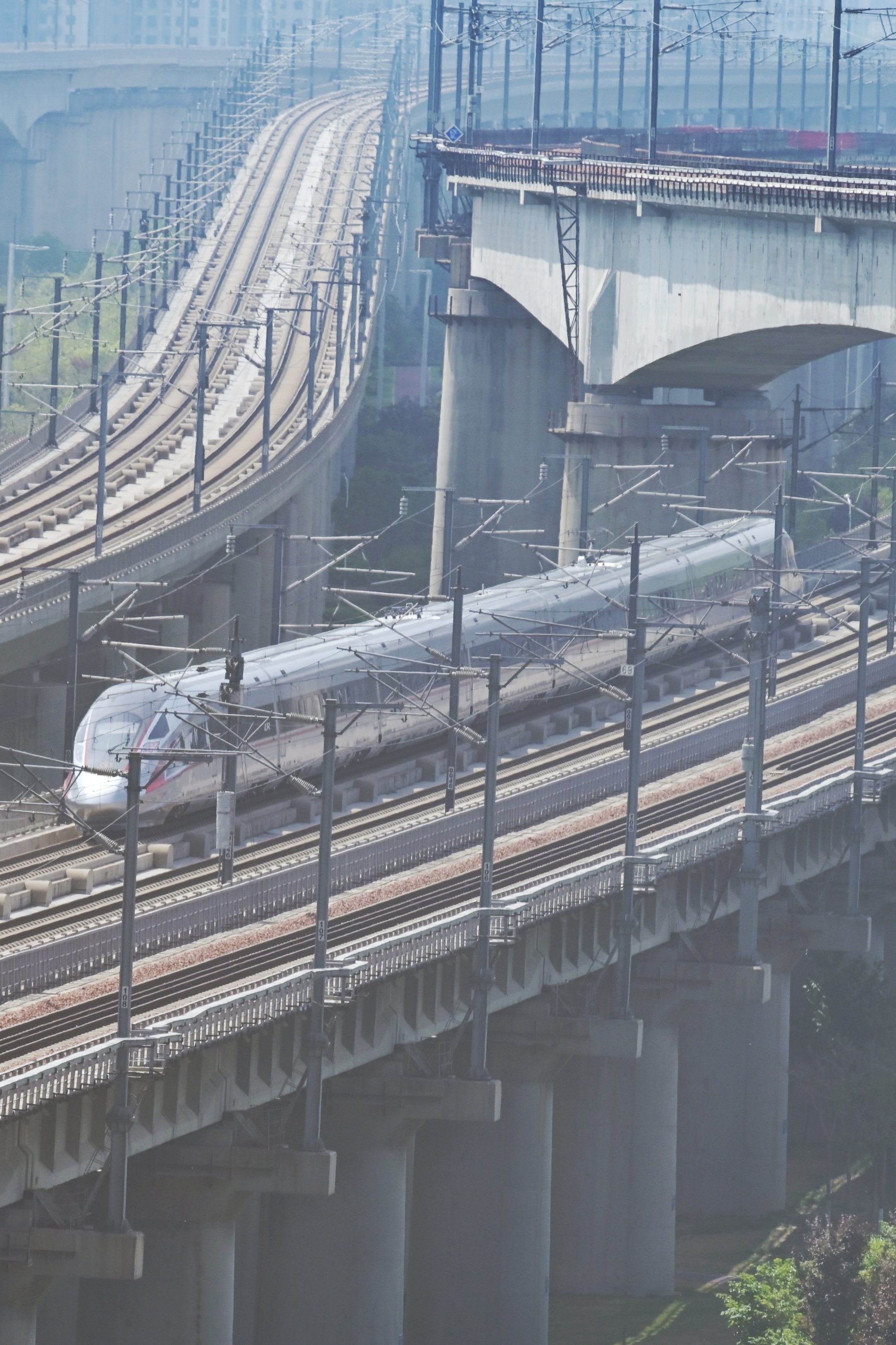 京武高铁时速350公里高标运营拉通试验圆满成功