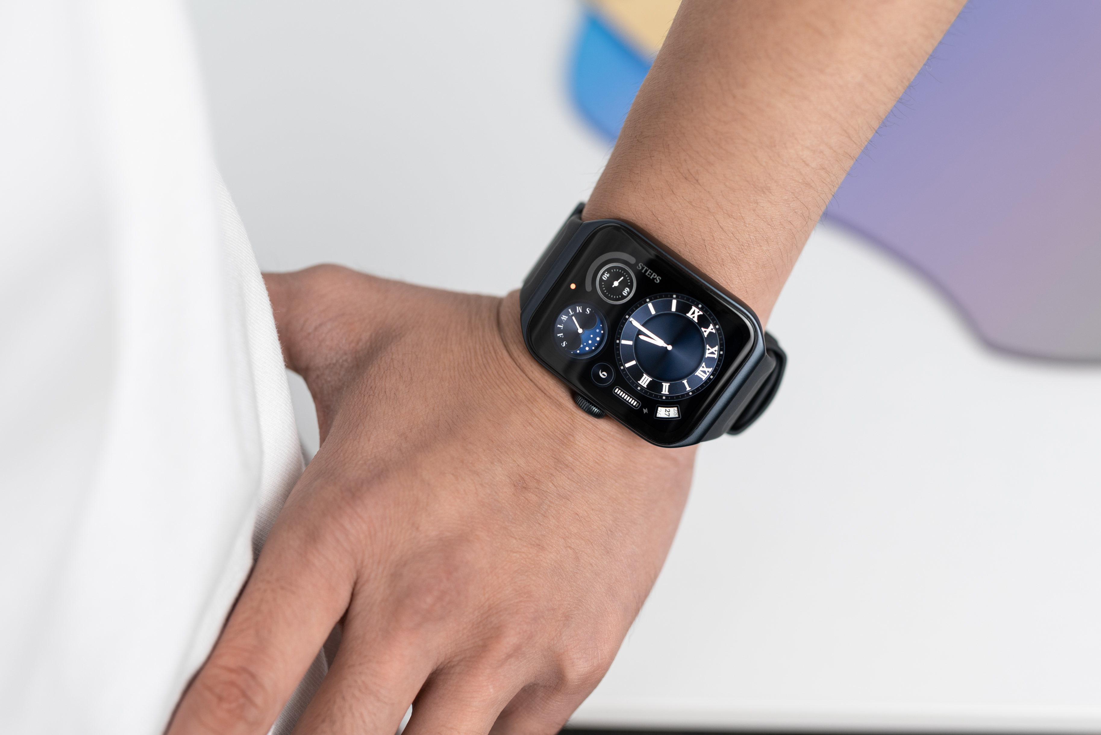 所以对于那些准备入手智能手表的消费者来说,性价比更高的oppo watch