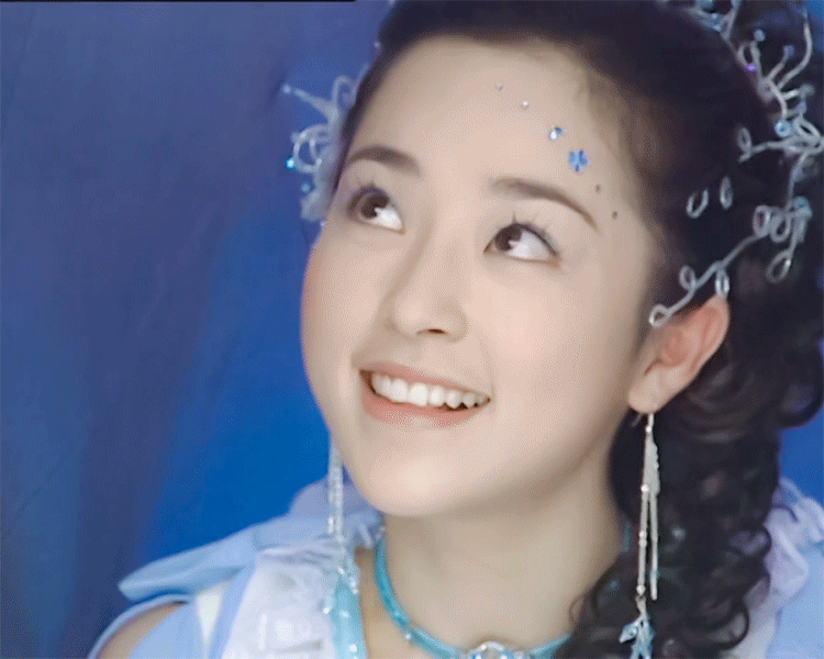 谢元真:《龙飞相公》里隐于安魂冰谷中修炼的冰雪仙子,因偶然坠谷的