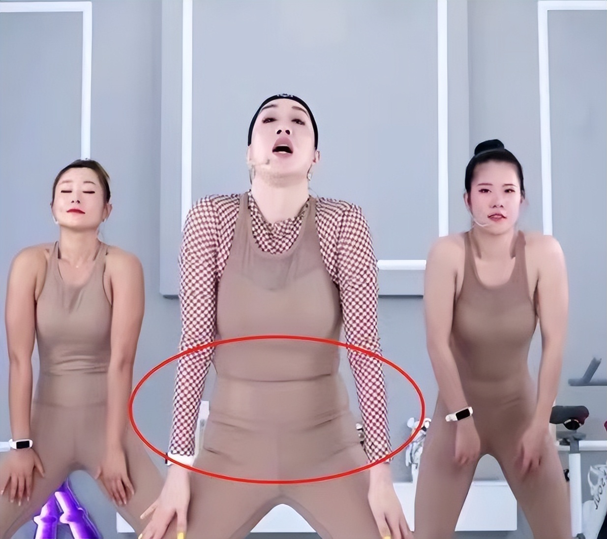 最钟情于直播（钟丽缇钟情于健身直播！她老公却到竞争对手直播间助力？）