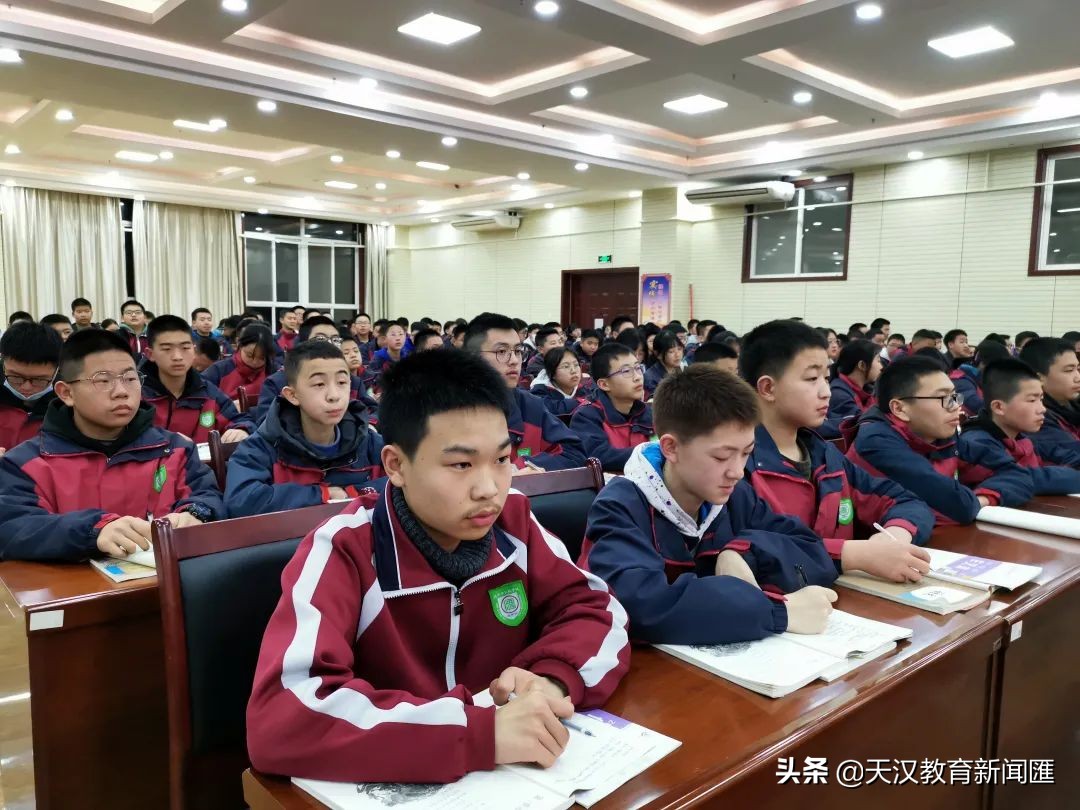 汉中市仁德学校初中部语文教研组举行《考场作文技法指导》讲座