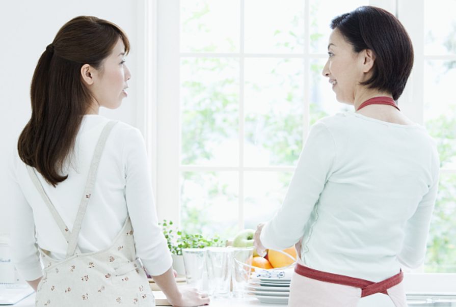 帮忙带娃10天，跟儿媳妇吵架3次，老人：我不伺候了