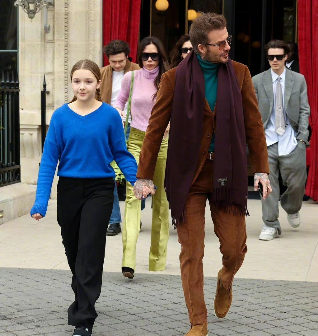 12岁小七是真美!一比一还原了爸妈美貌,网友:4个孩子她最好看